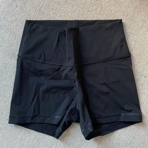 Everlane perform short short
